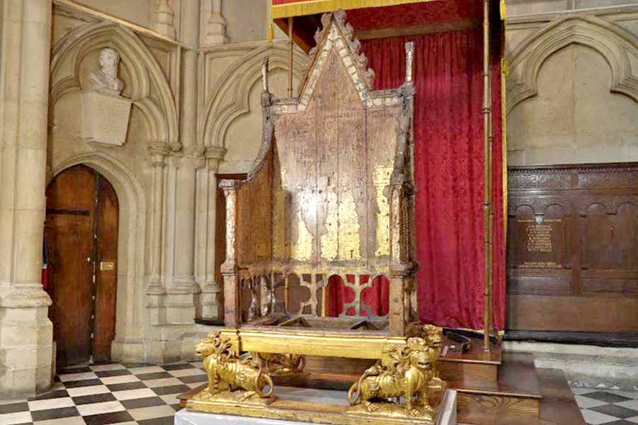 প্রাচীন: এই সিংহাসনেই হবে রাজা তৃতীয় চার্লসের অভিষেক।