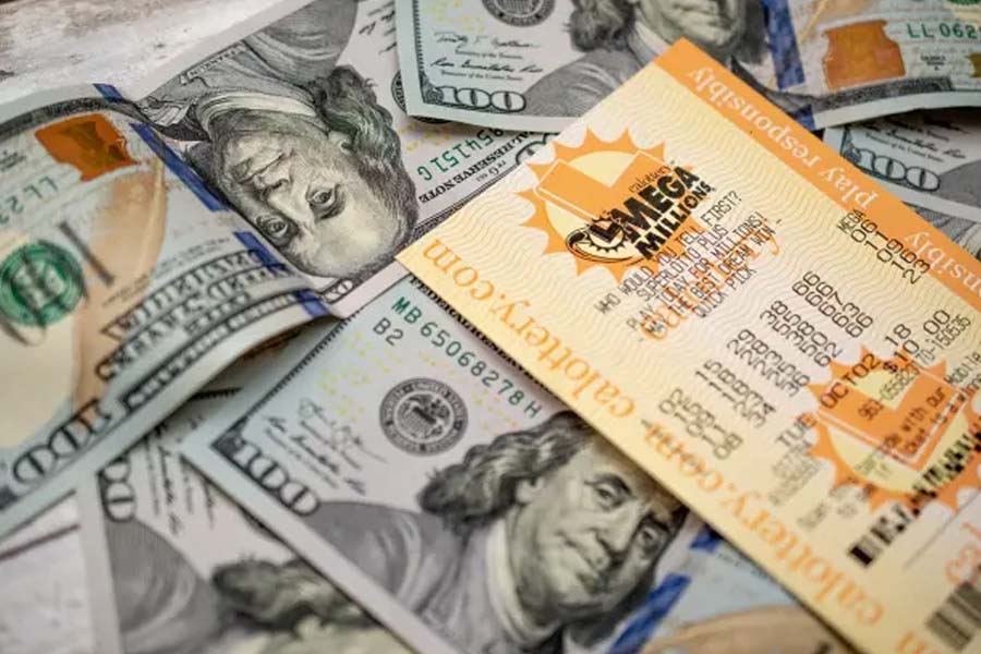 লটারির টিকিট কাটার পর হাতেগোনা কয়েক জনের ভাগ্যের চাকা ঘোরে। অধিকাংশ ক্ষেত্রেই লটারির ফলাফল জানার পর কপালে কিছুই জোটে না। কিন্তু টোন্ডা ডিকরসনের জীবন একটি লটারির টিকিটই আগাগোড়া বদলে দিয়েছিল।