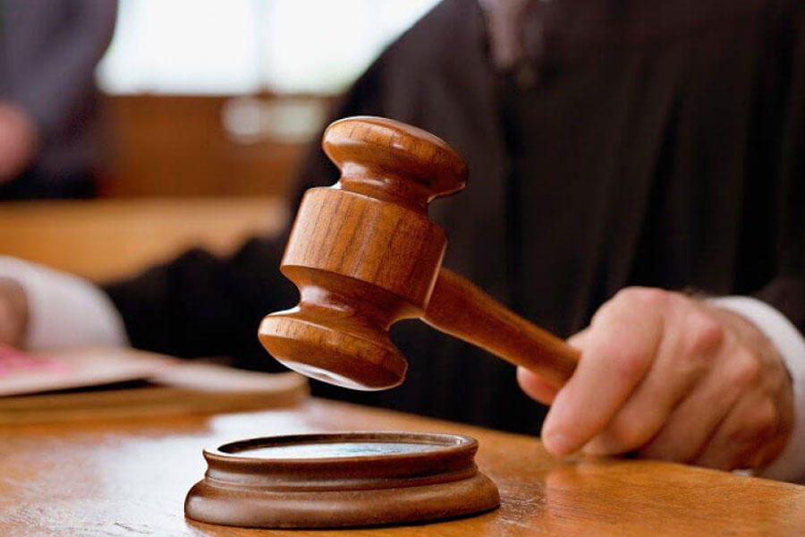 রাগের টোন্ডার বিরুদ্ধে মামলা দায়ের করেন এডওয়ার্ড। লটারিতে জিতলে টোন্ডা সেই টাকায় এডওয়ার্ডকে একটি ট্রাক কিনে দেবেন বলে কথা দিয়েছিলেন, এমনটাই দাবি করেন এডওয়ার্ড। কিন্তু টাকা পাওয়ার পর টোন্ডা কথার খেলাপ করেছেন বলে দাবি করেন তিনি। কিন্তু এডওয়ার্ডের এই অভিযোগ মিথ্যা বলে প্রমাণ করেন টোন্ডা। ফলে এই মামলা জিতে যান তিনি।