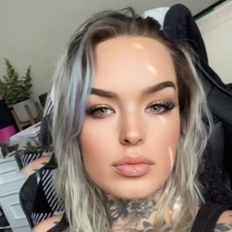 ক্রিস্টির বয়স ২৬ বছর। লাস ভেগাসের বাসিন্দা তিনি। ২৭ ফেব্রুয়ারি নিজের টিকটক অ্যাকাউন্ট থেকে ৬ সেকেন্ডের একটি ভিডিয়ো পোস্ট করেছেন ক্রিস্টি। ভিডিয়ো পোস্ট করে তিনি জানান যে, ‘নিজের সৎবাবাকে বিয়ে করে আমি জীবনে সবচেয়ে সঠিক সিদ্ধান্ত নিয়েছি।’ এমনকি ভিডিয়োটি পোস্ট করে নীচে সে রকম হ্যাশটাগও ব্যবহার করেছেন ক্রিস্টি।