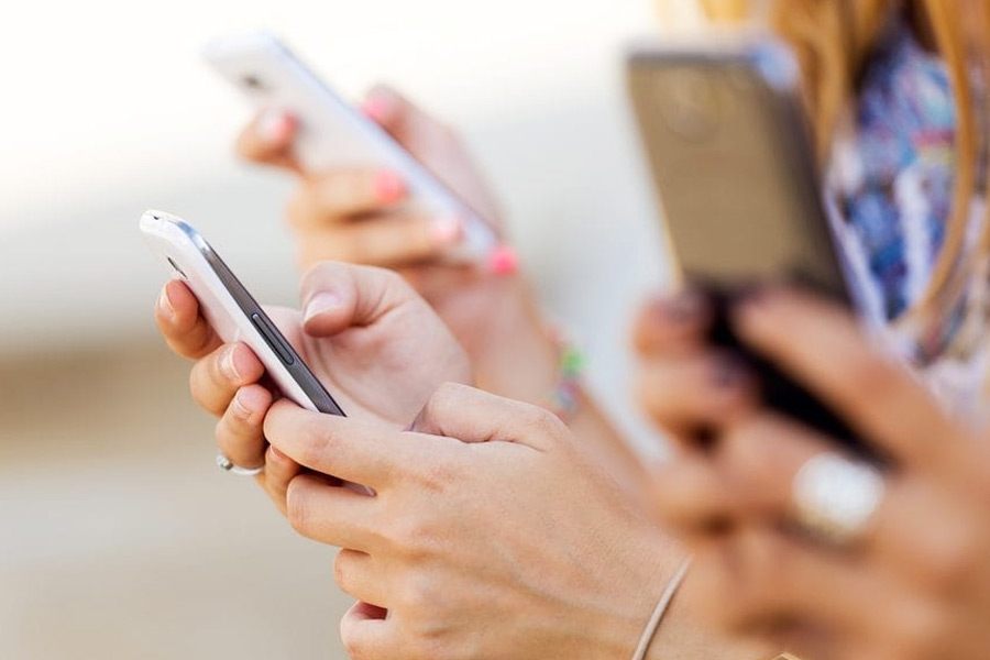 স্বল্পদৈর্ঘ্যের ভিডিয়োটি সমাজমাধ্যমে ঝড়ের গতিতে ছড়িয়ে পড়েছে। এক লক্ষেরও বেশি সমাজমাধ্যম ব্যবহারকারী এই ভিডিয়োতে মন্তব্য করেছেন। ২৩ লক্ষের বেশি লোক ভিডিয়োটি দেখেছেন।