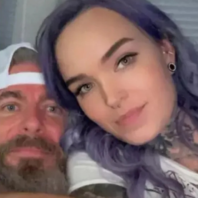 অর্থাৎ ২৭ ফেব্রুয়ারি বিবাহবার্ষিকীর দিন ক্রিস্টি তাঁর সঙ্গীর সঙ্গে ভিডিয়োটি পোস্ট করেছিলেন। তিনি জানান, এখন তিন সন্তান এবং স্বামী নিয়ে সুখে সংসার করছেন। তিনি যে ভাবে মজা করেছেন, তার জন্য চর্চা হওয়া স্বাভাবিক বলেও স্বীকার করেছেন ক্রিস্টি।