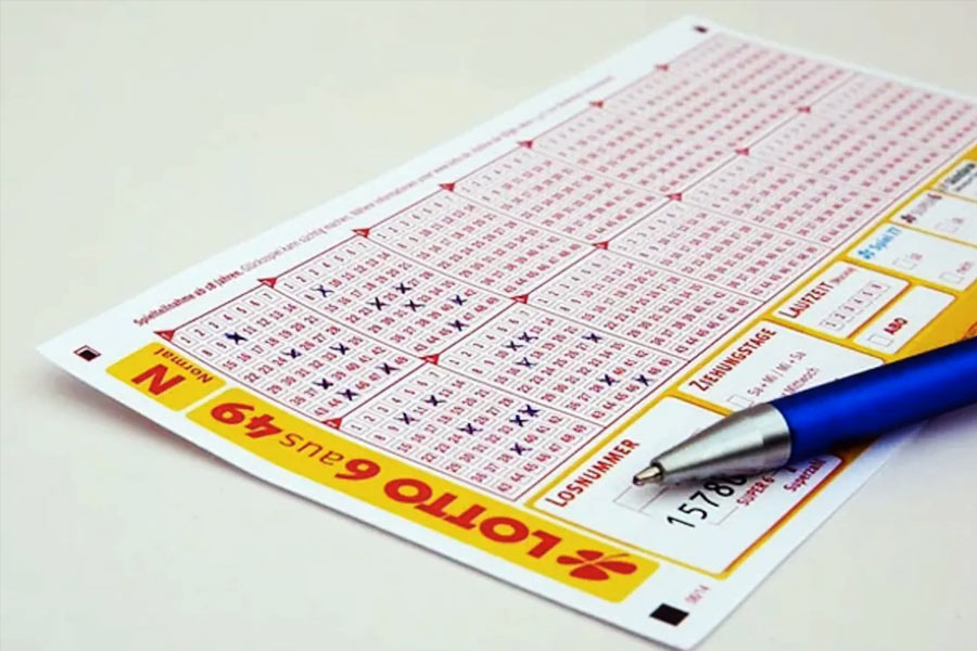  লটারি তো অনেকেই কাটেন। কিন্তু ক’জনের মুখেই আর হাসি ফোটে! ভাগ্যের এ হেন খেলায় যাঁরা জেতেন, তাঁরাই তো হয়ে ওঠেন ‘বাজিগর’। আমেরিকার যুবক এডউইন ক্যাস্ত্রোও সেই তাঁদেরই এক জন হয়ে উঠেছেন।