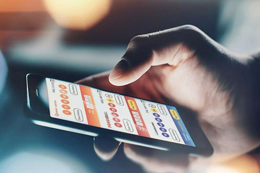 লটারির টিকিট কিনেছিলেন। আর সেই লটারির জোরে রাতারাতি ভাগ্যের চাকা ঘুরে গিয়েছে ক্যাস্ত্রোর। পেয়ে গিয়েছেন জ্যাকপট। গত নভেম্বরে লটারিতে বাজিমাত করেছেন ওই যুবক।