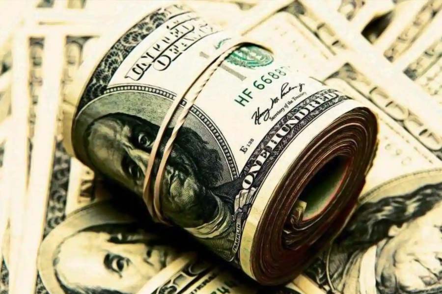 জ্যাকপটের অঙ্কটা জানলে চমকে উঠতে হয়! তাবড় তাবড় ধনী ব্যক্তিদের টক্কর দিয়েছেন এই যুবক। সম্পদের মোট অর্থের নিরিখে বিশ্বের অন্যতম ধনী ব্যক্তি রতন টাটাকেও পিছনে ফেলে দিয়েছেন তিনি।