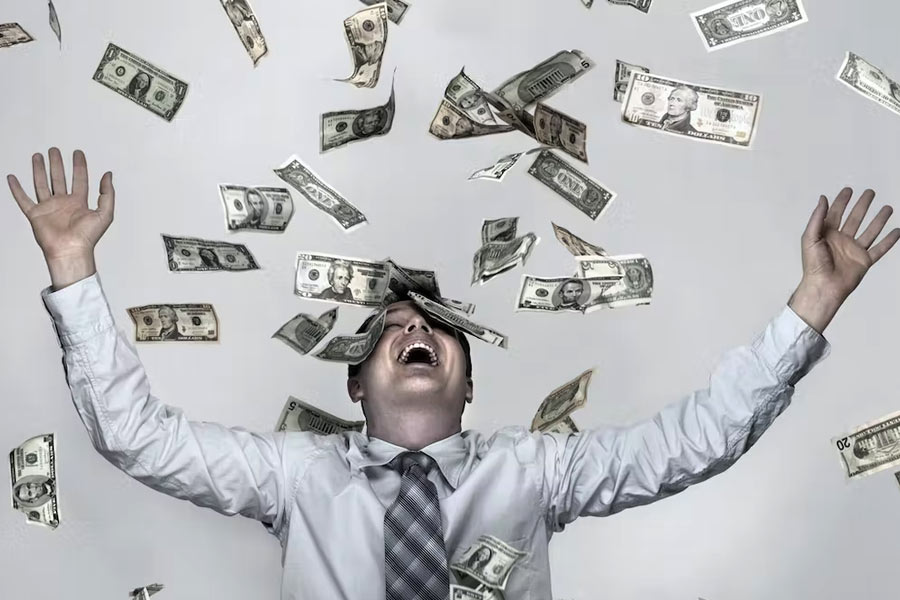 ক্যাস্ত্রোর লটারিতে জেতা অর্থের পরিমাণ ২০০ কোটি ডলার। ভারতীয় মুদ্রায় যার অঙ্ক ১৬ হাজার ৪০৭ কোটি টাকা। এই বিপুল অঙ্কের টাকাই জিতেছেন ওই যুবক।