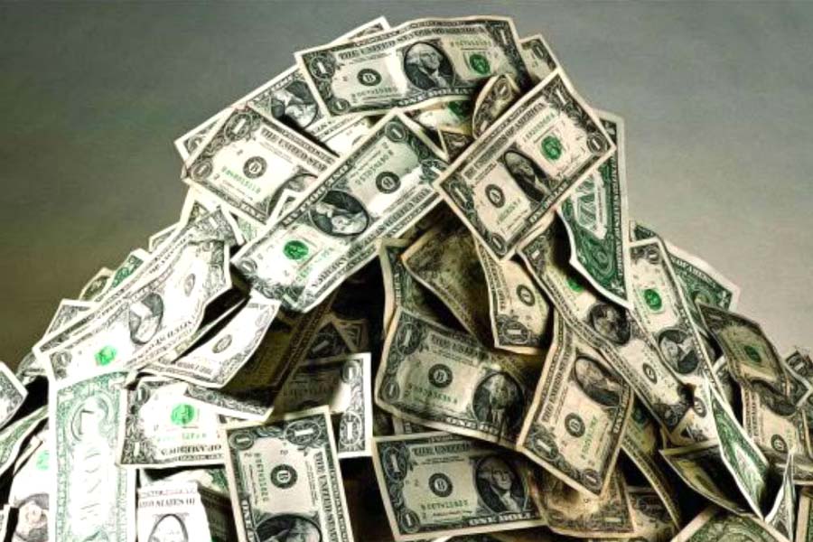 তবে লটারির পুরস্কারমূল্যের পুরো টাকাটা হাতে পাননি ক্যাস্ত্রো। কর এবং অন্যান্য ক্ষেত্রে কাটছাঁট করে তাঁর হাতে এসেছে ৯৯ কোটি ৭০ লক্ষ ডলার। ভারতীয় মুদ্রায় যার অঙ্ক ৮ হাজার ১৮০ কোটি টাকা। ভাবা যায়!