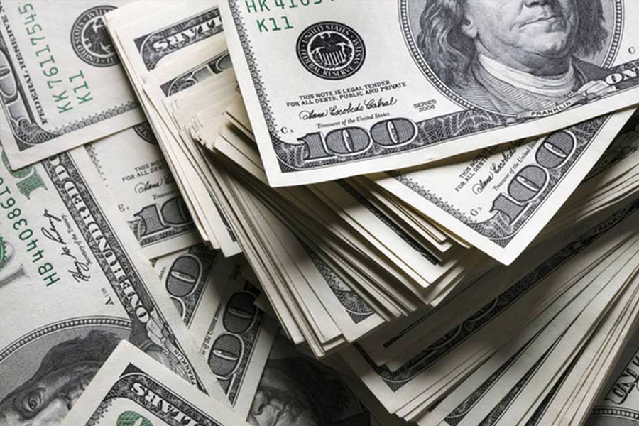  একসঙ্গে এত টাকা! স্বাভাবিক ভাবেই হকচকিয়ে গিয়েছিলেন ওই যুবক। লটারি জয়ের উত্তেজনা সামলে এই টাকা কী ভাবে খরচ করবেন, সে নিয়ে পরিকল্পনাও করেছেন তিনি।