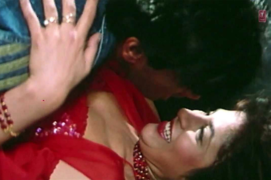 Picture of Archana Puran Singh in a movie scene