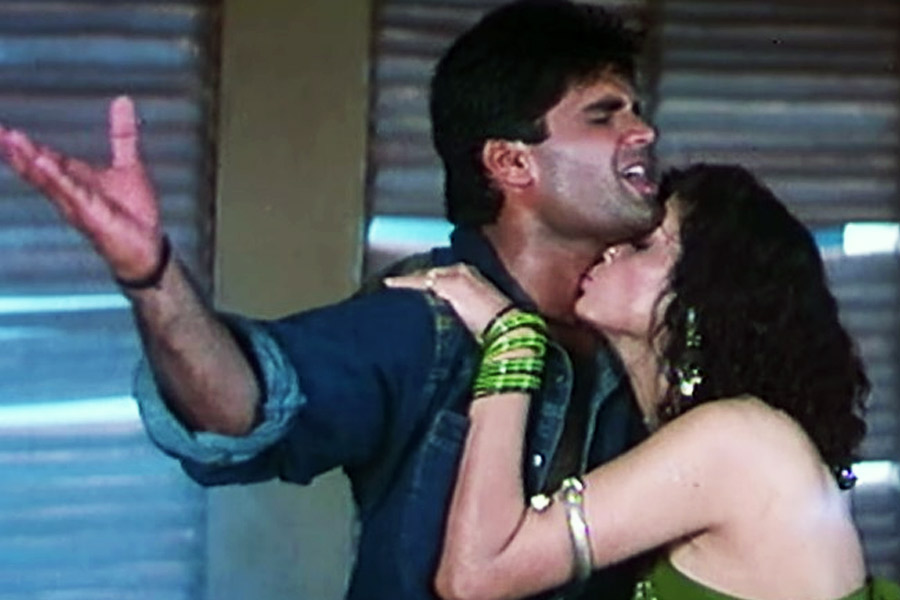 Picture of Archana Puran Singh in a movie scene