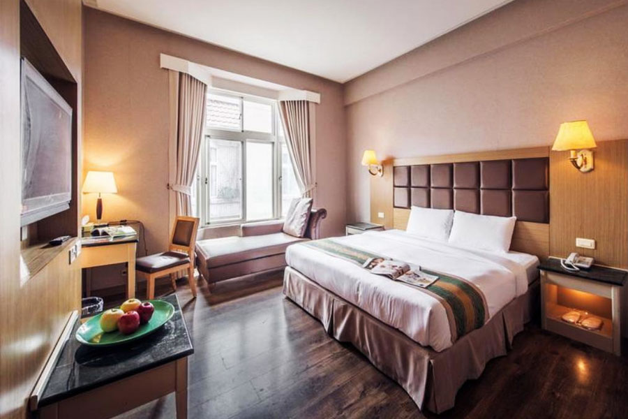 ঘুরতে যাওয়ার সময় অনেকে বিলাসবহুল হোটেলে থাকতে পছন্দ করেন, অনেকে আবার থাকার জায়গা হিসাবে বেছে নেন কম খরচের হোটেল। কিন্তু কম খরচে থাকার জন্য হোটেলের ঠিকানা খুঁজতে গিয়ে এক অদ্ভুত অভিজ্ঞতার সাক্ষী থাকলেন ভ্রমণপিপাসু হেই মাও জং।