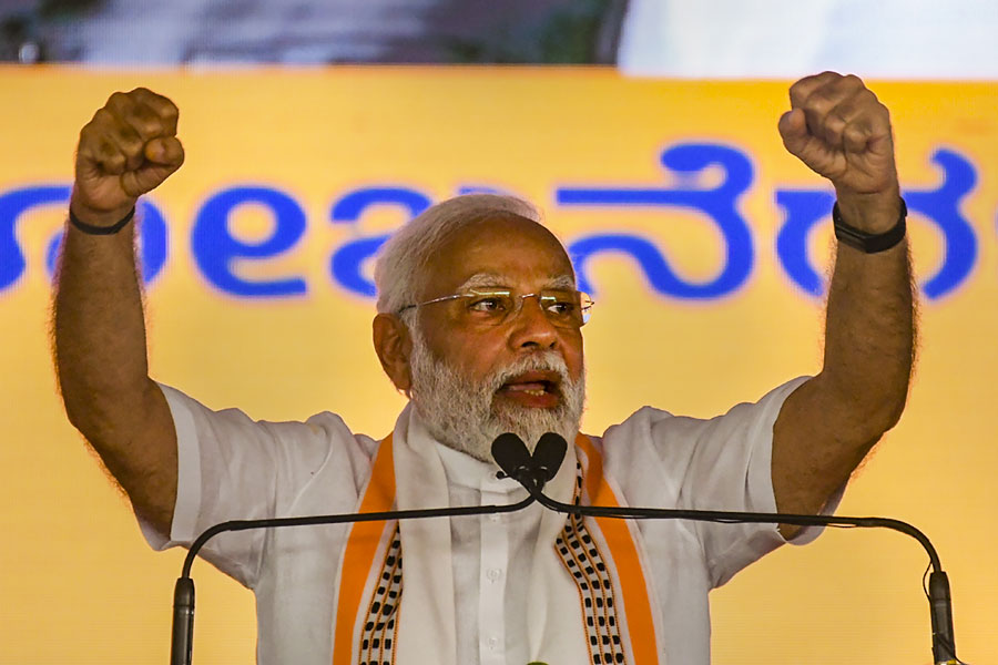 PM Narendra Modi begins Karnataka Rally with Bajrang Bali ki jay chant