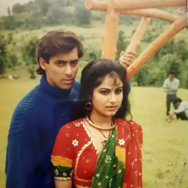 Ayesha Jhulka with Salman Khan