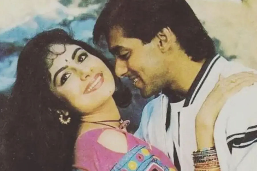Ayesha Jhulka with Salman Khan