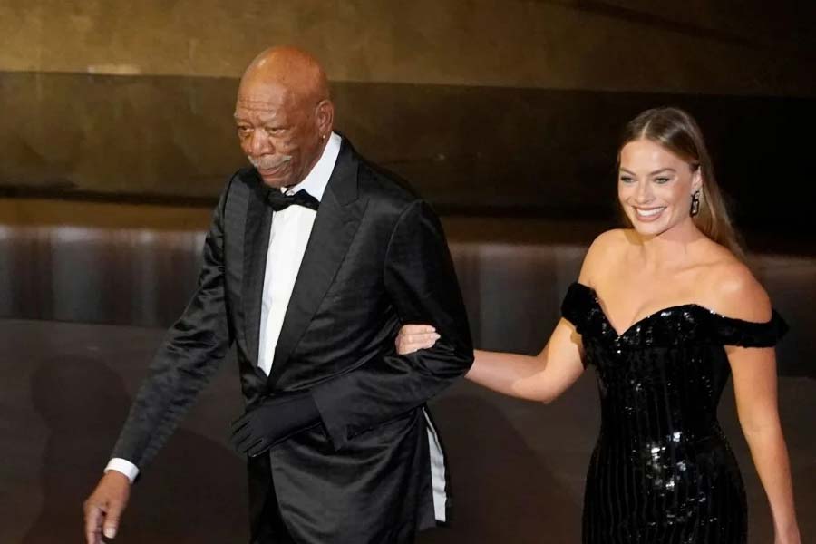 Picture of Morgan freeman and magot robbie.