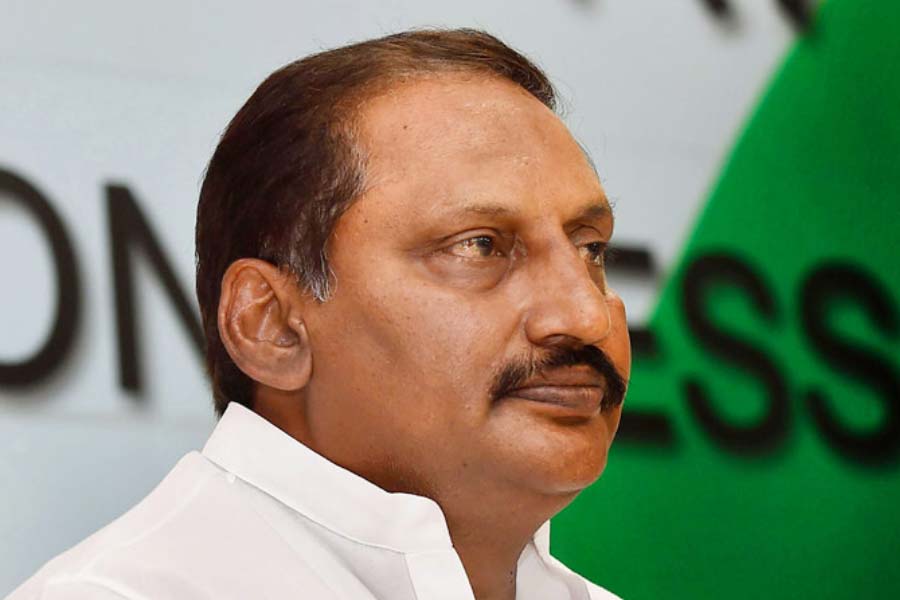 Last Chief Minister of united Andhra Pradesh Kiran Kumar Reddy quits Congress, likely to join BJP