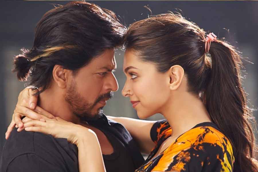 ফারহা খানের পরিচালনায় ‘হ্যাপি নিউ ইয়ার’ ছবির জন্য শুটিং করছিলেন শাহরুখ। এই ছবিতেও অভিনেতার বিপরীতে ছিলেন দীপিকা। শাহরুখ চাইছিলেন যে, এই ছবিতে হানির একটি গান থাকুক। ফারহার কাছে অনুরোধও করেছিলেন তিনি।