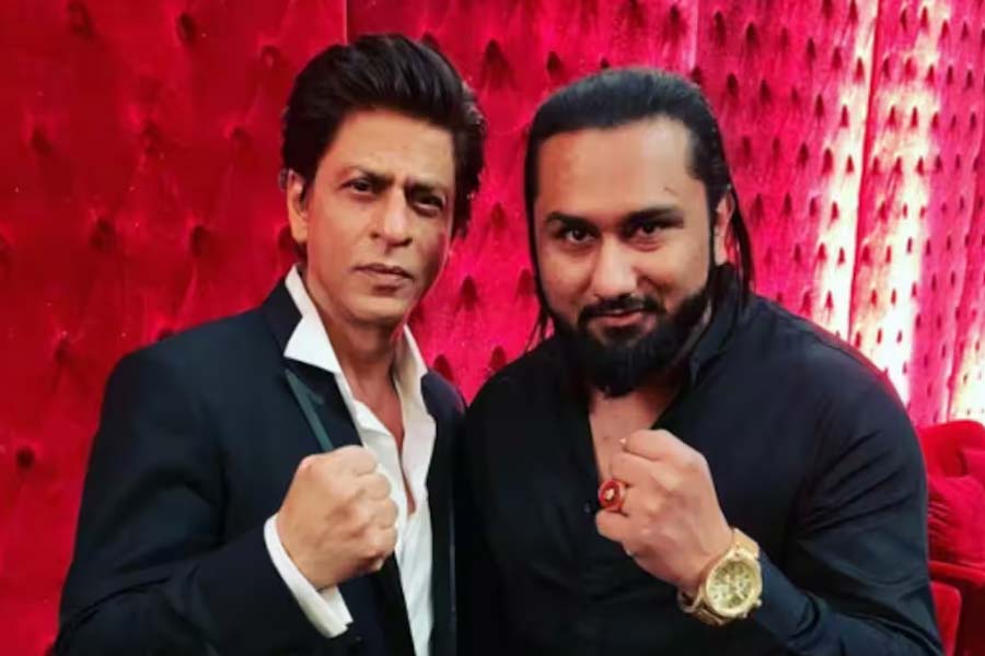 সঙ্গীত পরিচালকদ্বয়ের আপত্তির পর শাহরুখের আর কিছু করার ছিল না। হানির গান ছাড়াই ‘হ্যাপি নিউ ইয়ার’ ছবিটি মুক্তি ২০১৪ সালে। ছবিতে অংশ নিতে না পারলেও ছবির প্রচারের সময় অভিনেতার সঙ্গী হয়েছিলেন হানি।