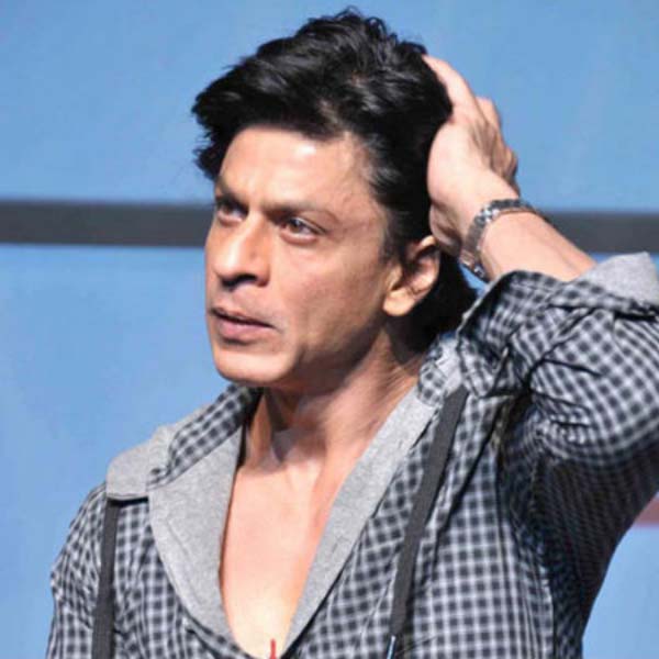 শাহরুখের সঙ্গে হানির অশান্তি এমন পর্যায়ে পৌঁছয় যে, হানিকে নাকি সপাটে চড় মারেন অভিনেতা। চড় খাওয়ার পর রেগেমেগে সেখান থেকে বেরিয়ে যান হানি। বিমানে চেপে সোজা মুম্বই চলে যান তিনি।