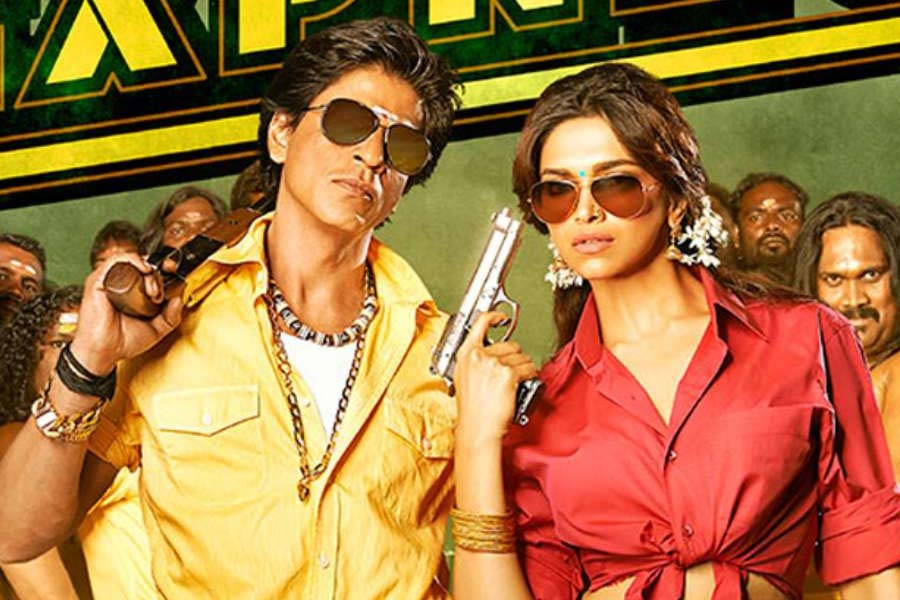 হানি জানান যে, ‘লুঙ্গি ড্যান্স’ গানের সাফল্যের পর শাহরুখ তাঁর বাড়িতে পার্টির আয়োজন করেছিলেন। এমনকি শাহরুখের বাড়িতে দীপাবলি উপলক্ষে যে অনুষ্ঠানের আয়োজন করা হয়েছিল, সেই অনুষ্ঠানে আসার জন্য শাহরুখ নিজে থেকে হানিকে নিমন্ত্রণ জানিয়েছিলেন।