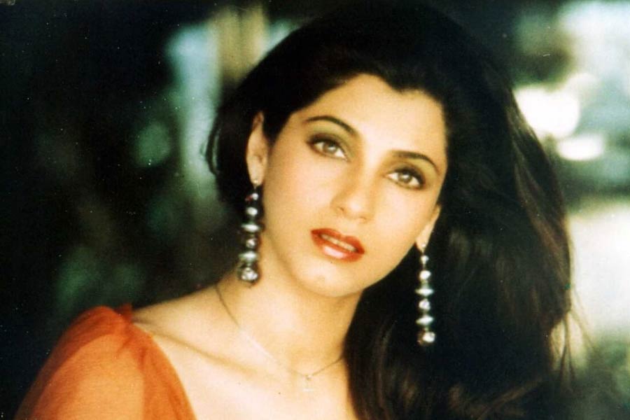  ‘খিলাড়িয়োঁ কা খিলাড়ি’ ছবির নায়িকা হিসাবে ছবি নির্মাতারা পছন্দ করেছিলেন ডিম্পলকে। ছবিতে মায়া চরিত্রে অভিনয়ের প্রস্তাব দিয়েছিলেন ডিম্পলকে। চিত্রনাট্যের প্রয়োজনে ডিম্পলকে পর্দায় অক্ষয়ের সঙ্গে নগ্ন দৃশ্যে অভিনয় করতে হত। তখনও টুইঙ্কলের সঙ্গে অক্ষয়ের আলাপ হয়নি।