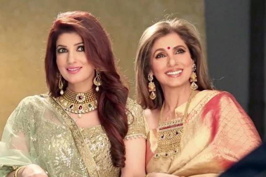 কিন্তু ডিম্পল ‘খিলাড়িয়োঁ কা খিলাড়ি’ ছবিতে অভিনয়ের প্রস্তাব খারিজ করে দেন। সেই সময় ডিম্পল তাঁর কন্যা টুইঙ্কল খন্নার কেরিয়ার নিয়ে চিন্তিত ছিলেন। টুইঙ্কলের কেরিয়ার গড়ার মুহূর্তে সব সময় তাঁর পাশে থাকতে চেয়েছিলেন ডিম্পল।