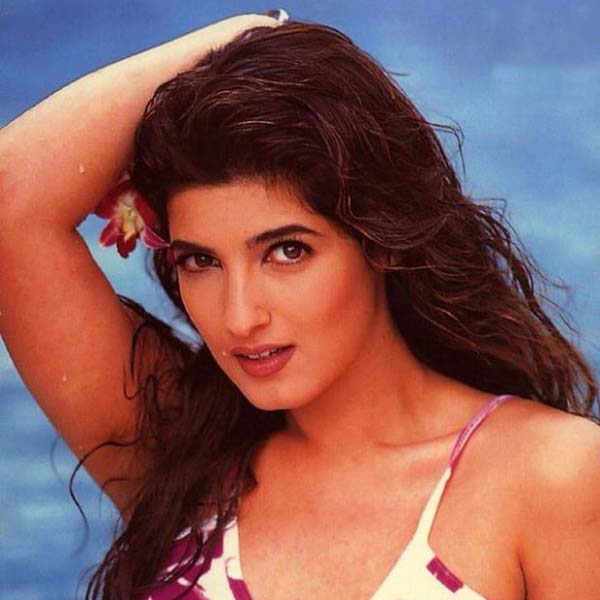 রাজকুমার সন্তোষীর পরিচালনায় ১৯৯৫ সালে মুক্তি পায় ‘বরসাত’ ছবিটি। এই ছবিতেই প্রথম অভিনয় করেন টুইঙ্কল। প্রথম ছবিতে ববি দেওল এবং রাজ বব্বর, মুকেশ খন্নার মতো তারকার সঙ্গে কাজ করেছিলেন তিনি।