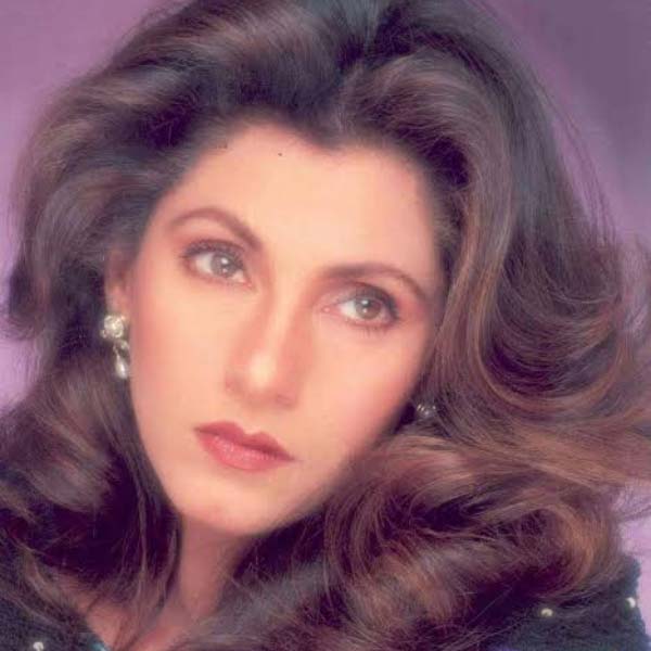 এই প্রসঙ্গে পুরনো এক সাক্ষাৎকারে ডিম্পল বলেছিলেন, ‘‘ভাগ্যিস আমি ওই ছবিতে কাজ করতে রাজি হইনি। না হলে পরে ভীষণ লজ্জায় পড়তাম। নিজের জামাইয়ের সঙ্গে এ রকম দৃশ্যে অভিনয়ের কথা মনে পড়লেই লজ্জায় মাথা কাটা যেত আমার!’’