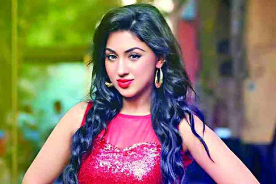 Bangladeshi Apu Biswas Xxx - Apu Biswas | Apu Biswas fell from Nirob Hossain lap during a live  performance, what is the reason behind this incident dgtl - Anandabazar