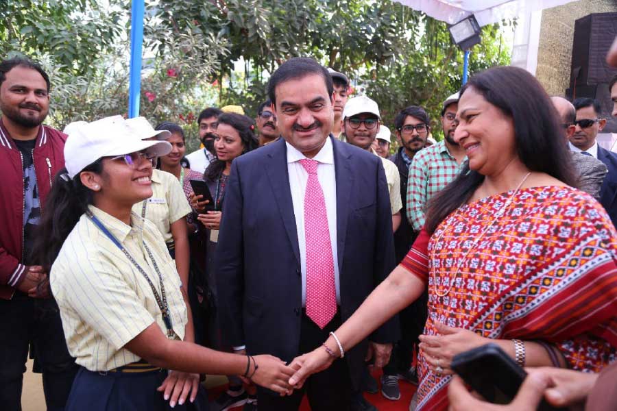 image of gautam adani and his wife