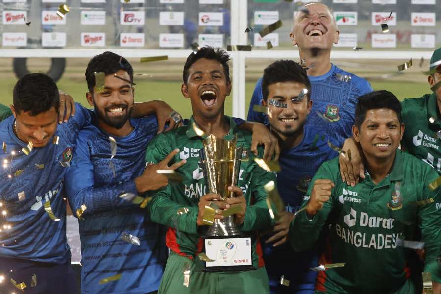 Picture of Bangladesh cricketers celebrating victory