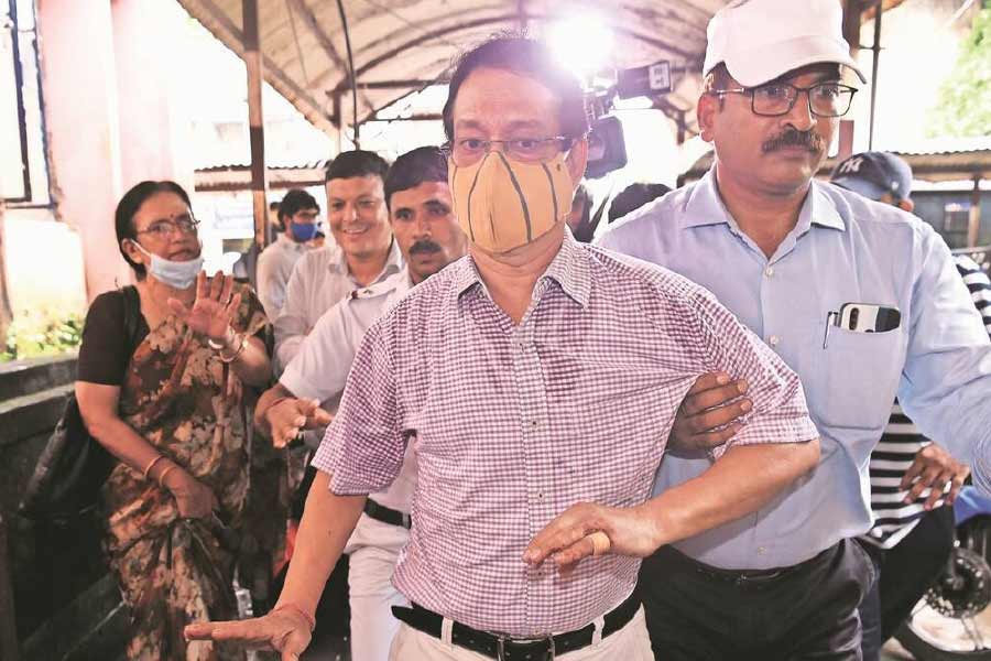 গ্রেফতার হতে হয় তখন উত্তরবঙ্গ বিশ্ববিদ্যালয়ের উপাচার্য সুবীরেশ ভট্টাচার্যকে।