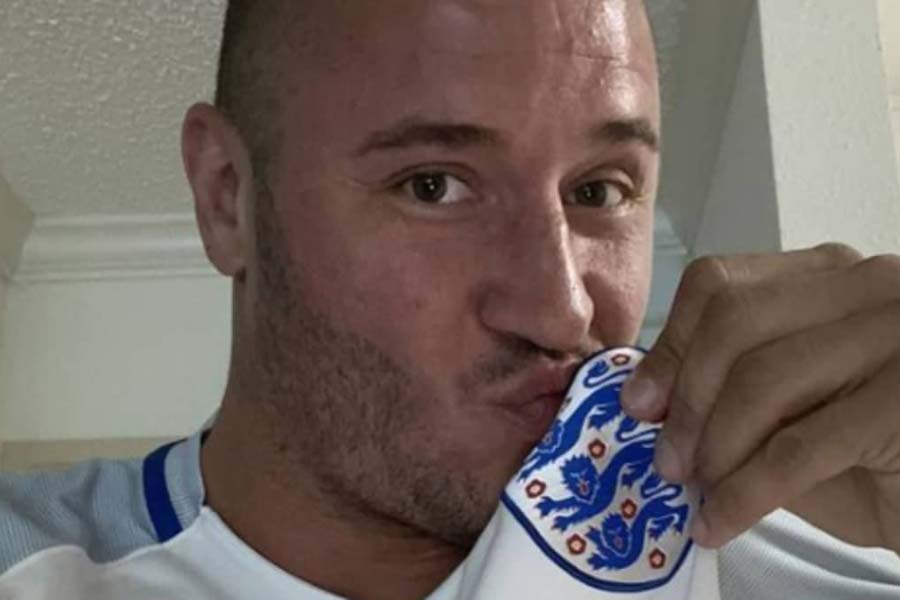 ড্যানির যখন ১৬ বছর বয়স, সেই সময় হাঁটুতে মারাত্মক চোট পান তিনি। এই চোটের কারণেই ফুটবল জীবনে তাঁকে ইতি টানতে হয়। আর এর পরই তাঁর জীবন বইতে শুরু করে এক অন্য খাতে।