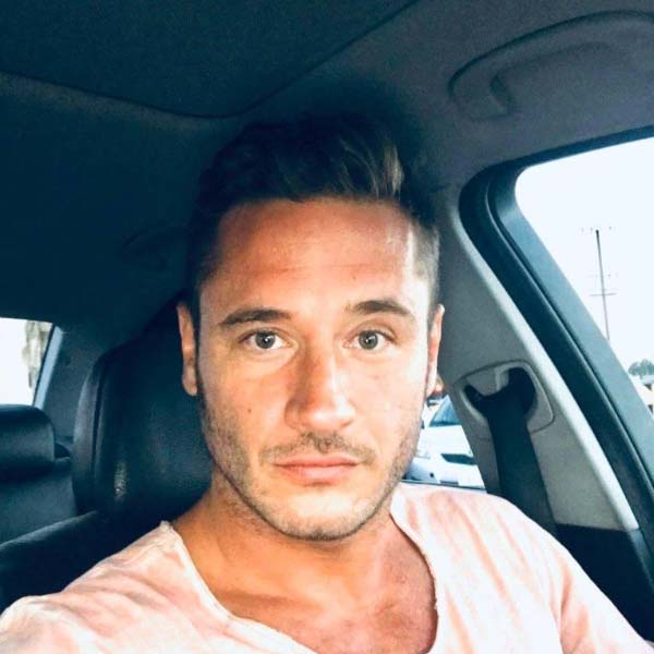 এর পর থেকেই পর্ন ছবির দুনিয়ায় ড্যানির যাতায়াত বাড়ে। ব্রিটিশ ট্যাবলয়েড ‘দ্য সান’কে এই কথা জানিয়েছিলেন খোদ ড্যানি। বলেছিলেন, ‘‘এক পেজ থ্রি তরুণীর সঙ্গে আমার প্রেম ছিল। ওর এজেন্ট ওকে দিয়ে পর্ন ছবি করাতে চেয়েছিলেন। কিন্তু ও রাজি ছিল না। আমিও সঙ্গে গিয়েছিলাম।’’