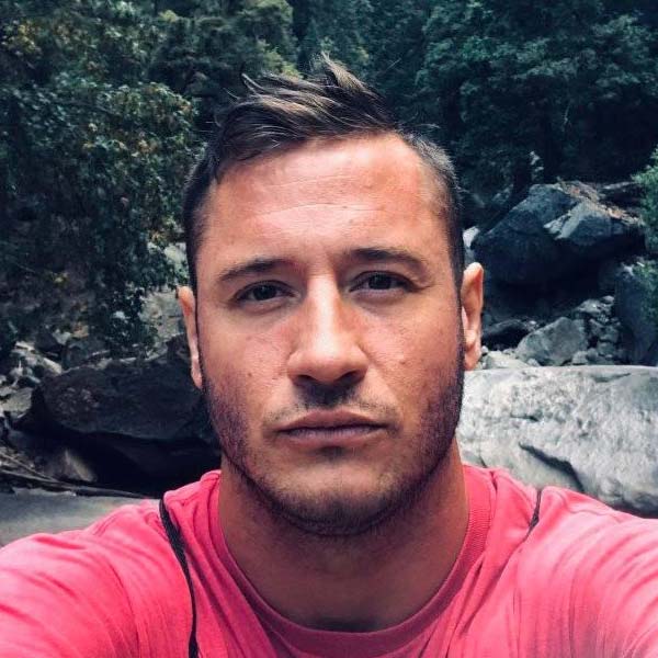 ফুটবলার ড্যানির পাশে ছিলেন তাঁর বাবা, মা। কিন্তু পর্ন তারকা ড্যানি কি তাঁর পরিবারকে পাশে পেয়েছিলেন? এই নিয়েও ব্রিটিশ ট্যাবলয়েডে মুখ খুলেছেন তিনি।