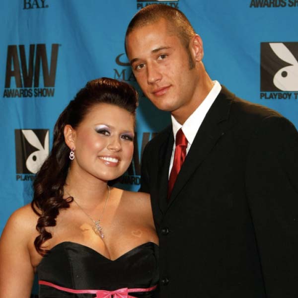 ড্যানির সঙ্গে সমাজমাধ্যমে ছবিও পোস্ট করেছিলেন অ্যাপলগেট। লিখেছিলেন, ‘‘ড্যানি অত্যন্ত সুপুরুষ।’’ তাঁদের প্রেমের গুঞ্জন নিয়ে প্রায়ই চর্চা চলে নীল ছবির দুনিয়ায়।