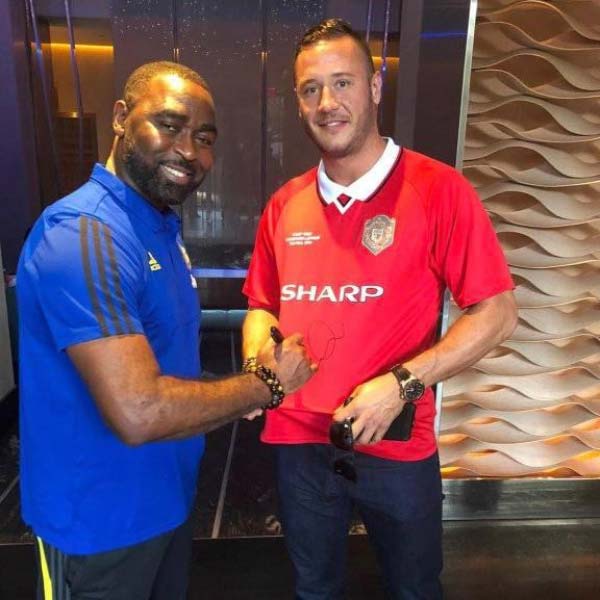 ড্যানির রক্তে রয়েছে ফুটবল। তাই পর্ন ছবিতে দাপিয়ে কাজ করার পাশাপাশি ফুটবল খেলা ছাড়তে পারেননি তিনি। ব্রিটিশ অভিনেতা ভেনি জন্সের ‘হলিউড অলস্টার্স’ ক্লাবের হয়ে ফুটবল খেলেন তিনি।