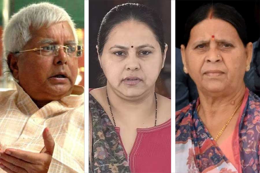 Lalu Prasad Yadav, Rabri Devi and their Misa Bharati comes to Rouse Avenue Court