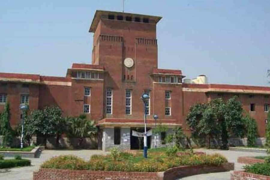 জম্মুর এমএএম কলেজ থেকে বিকম পাশ করেন প্রিয়দর্শিনী। এর পরই এলএলবি ডিগ্রির জন্য পাড়ি দেন দিল্লি। ভর্তি হন দিল্লি বিশ্ববিদ্যালয়ে।