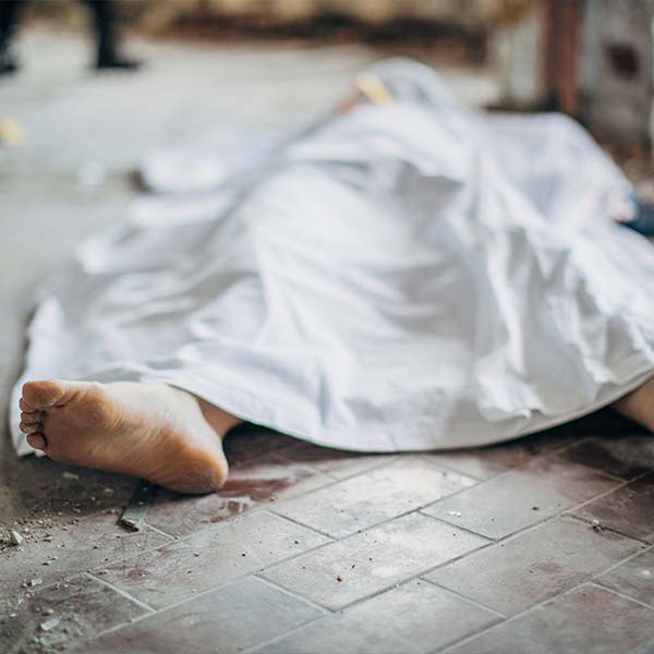 মৃত্যুর পর প্রিয়দর্শিনীকে যাতে চিনতে না পারা যায়, সে কারণেই হেলমেট দিয়ে তাঁর মুখে আঘাত করেছিলেন সন্তোষ, এমনটাই জানতে পেরেছিলেন তদন্তকারীরা।