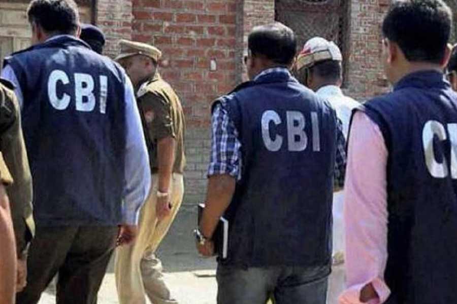 পরে সন্তোষের বাবার প্রভাবশালী তকমার জেরে এই ঘটনার তদন্তভার সিবিআইয়ের হাতে তুলে দেওয়ার দাবি ওঠে। প্রিয়দর্শিনীর হত্যার ২ দিনের মধ্যেই তদন্তভার নেয় সিবিআই।