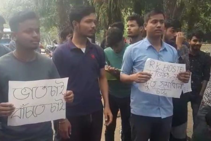 North Bengal University students are agitating for food as mess is closed