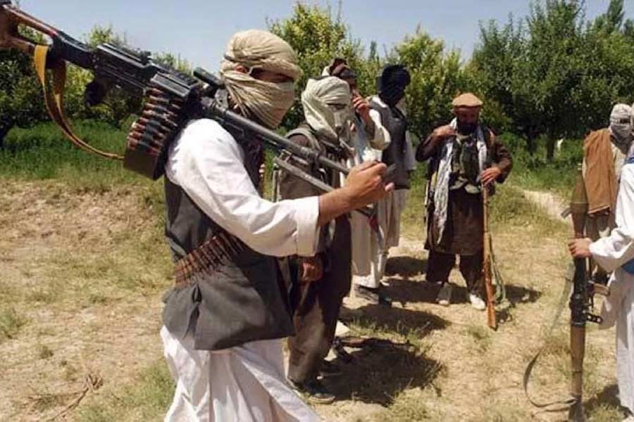 এ হেন জঙ্গি গোষ্ঠী টিটিপিকে নিয়ে বরাবরই স্ববিরোধী অবস্থান পাকিস্তানের। গত বছর ডিসেম্বরে পাকিস্তানের জাতীয় নিরাপত্তা কমিটির বৈঠকে টিটিপির নাম না-করে বলা হয়, ‘জঙ্গি’রা পাকিস্তানের শত্রু। কিন্তু টিটিপির সঙ্গে শান্তির লক্ষ্যে দীর্ঘ সময় আলোচনাও চালিয়ে এসেছে পাকিস্তান।