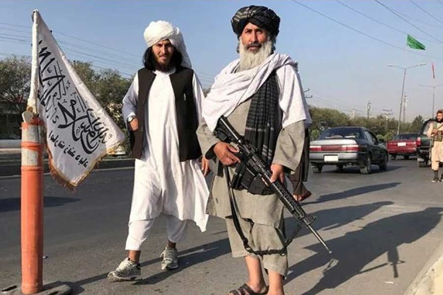 গত বছর ২৩ জুন পাক সংসদে সরকার পক্ষের তরফে বলা হয়, ‘সংবিধানের আলো’য় চলছে ওই আলোচনা। তার ঠিক আগের বছর, ১১ সেপ্টেম্বর পাকিস্তানের সংবাদপত্র ‘ডন’-এ প্রকাশিত হওয়া সাক্ষাৎকারে টিটিপির মতো নৃশংস জঙ্গি গোষ্ঠীকে ক্ষমা করার বার্তা দেন সেই দেশের প্রেসিডেন্ট আরিফ আলভি। অথচ এই টিটিপি বার বার রক্ত ঝরিয়েছে পাকিস্তানে।