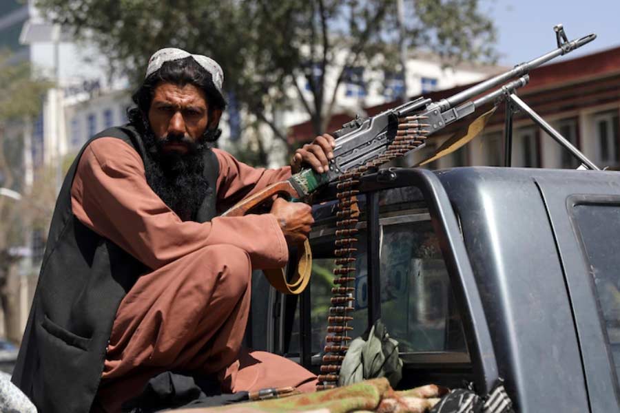 বহু দিন ধরেই সন্ত্রাসবাদকে নানা ভাবে প্রশ্রয় দেওয়াকে ‘জাতীয় নীতি’ হিসাবে নিয়েছে পাকিস্তান। সে দেশের বুকে একাধিক হামলা চালানো টিটিপিকেও এক সময় মদত দিয়েছে ইসলামাবাদ। আফগান তালিবানরা তাদের দেশের ভূখণ্ডে ‘লালনপালন’ করছে টিটিপিকে। অথচ কয়েক বছর আগে সেই তালিবানরা আফগানিস্তানের শাসন ক্ষমতায় আসার পর জনসমক্ষে উল্লাস প্রকাশ করেছিলেন পাকিস্তানের প্রাক্তন প্রধানমন্ত্রী ইমরান খান।