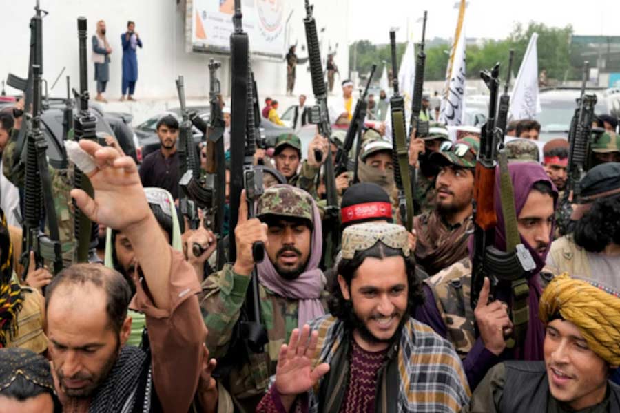 সংগঠন প্রতিষ্ঠার বছর দু’য়েকের মাথায় নিহত হন মেহসুদ। এর পর টিটিপির প্রধান হন হাকিমুল্লা মেহসুদ। নৃশংসতা চালানোর একের পর এক নজির গড়ে ওঠে হাকিমুল্লার আমলেও। ২০১০ সালে টিটিপিকে নিষিদ্ধ সংগঠন হিসাবে তকমা দেয় আমেরিকা।