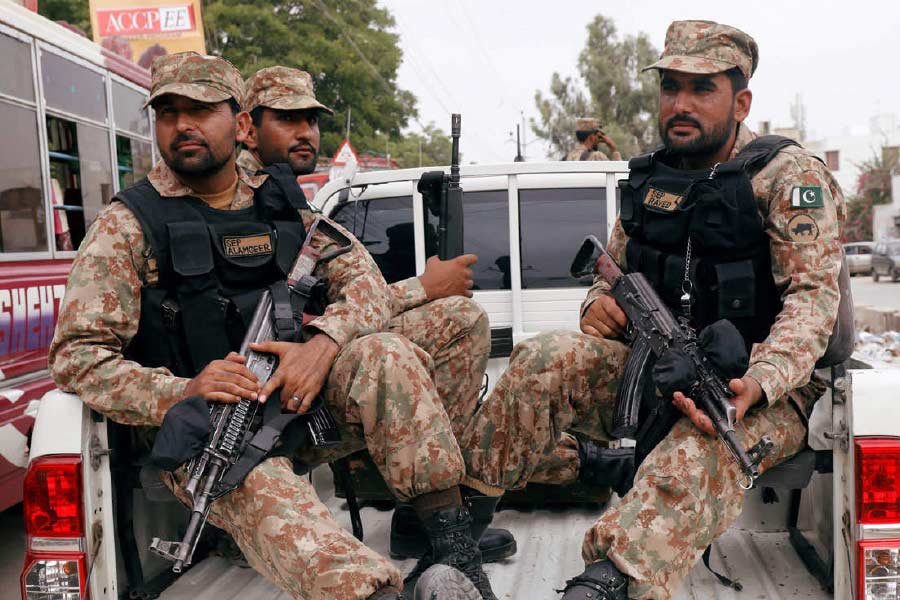 ওই বছরই টিটিপির বিরুদ্ধে কড়া পদক্ষেপ করে পাক সেনা। ২০১৪ সালের ১৫ জুন উত্তর ওয়াজিরিস্তানে পাক-আফগানিস্তান সীমান্ত বরাবর সেনা অভিযান চালানো হয়। নাম দেওয়া হয় ‘অপারেশন জার্ব-ই আজব’। যার অর্থ ‘তীক্ষ্ণ এবং ধারালো আক্রমণ’। ওই অভিযানে ব্যাপক ক্ষয়ক্ষতি হয় টিটিপির।