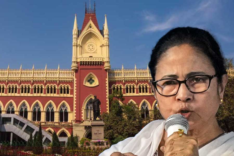 a Contempt of court case against Mamata Banerjee may be filed soon in Calcutta High Court