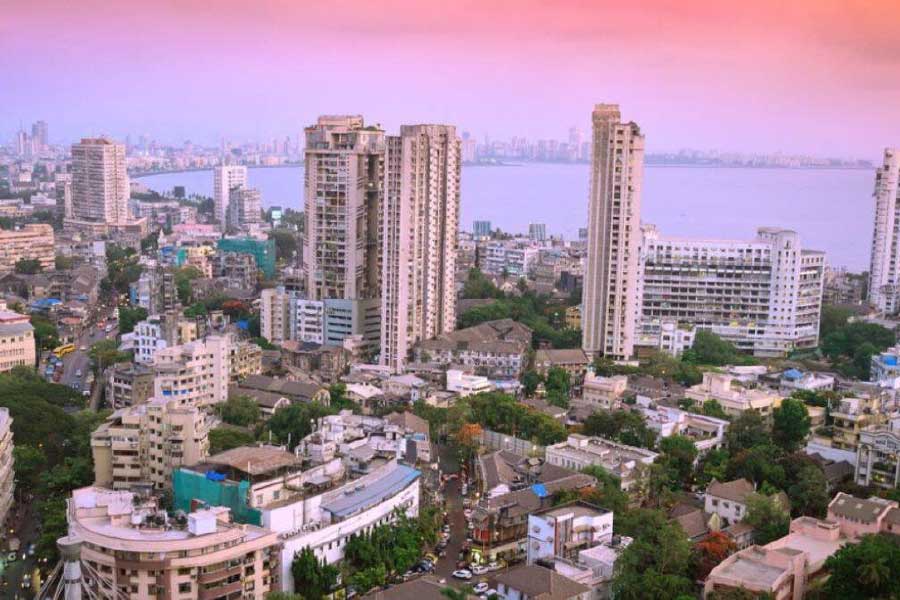 নীরজ এবং বহুতল নির্মাতা গোষ্ঠীর মধ্যে নাকি ১৩ মার্চ বিলাসবহুল ওই ফ্ল্যাটের চুক্তি স্বাক্ষরিত হয়েছে। যদিও ওই বহুতল সম্পূর্ণ ভাবে তৈরি হতে এখনও দেরি আছে বলে জানা গিয়েছে।