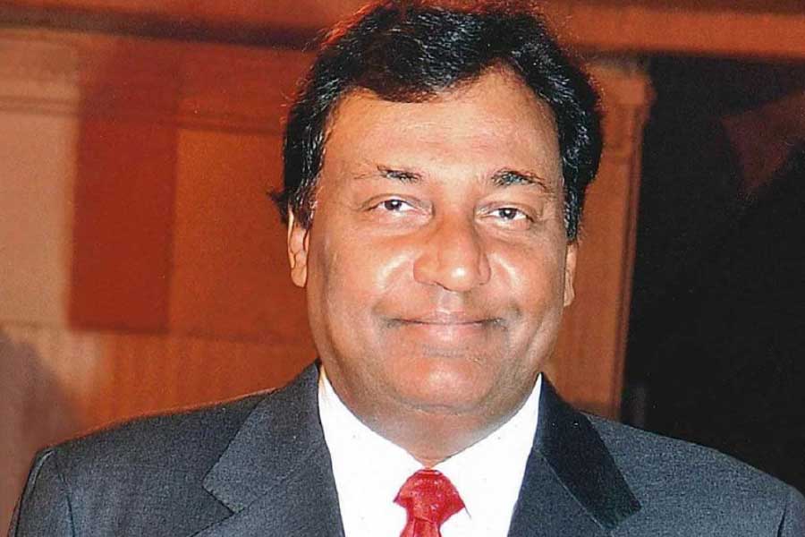 বর্তমানে দেশের সব থেকে দামি ফ্ল্যাটের মালিক হিসাবে নীরজের নাম প্রকাশ্যে আসতেই তাঁকে নিয়ে কৌতূহল তৈরি হয়েছে।